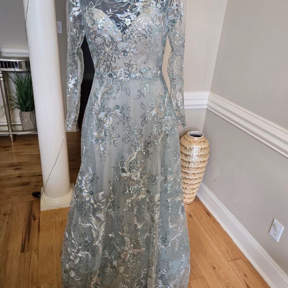 Unworn Mac Duggal Sz6 Elegant Floral Lace Evening Gown